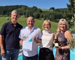 26 Jubiläen, bis zu 30 Jahre: HOLIDAY LAND würdigt langjährige Reisebüropartner